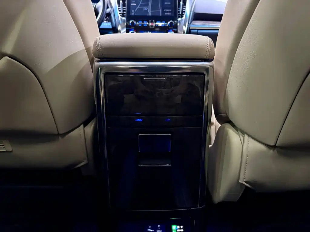 Toyota Vellfire 2023 — фото 27