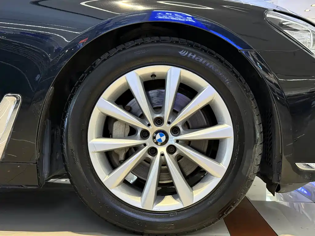 BMW 7 Series 2017 — фото 16