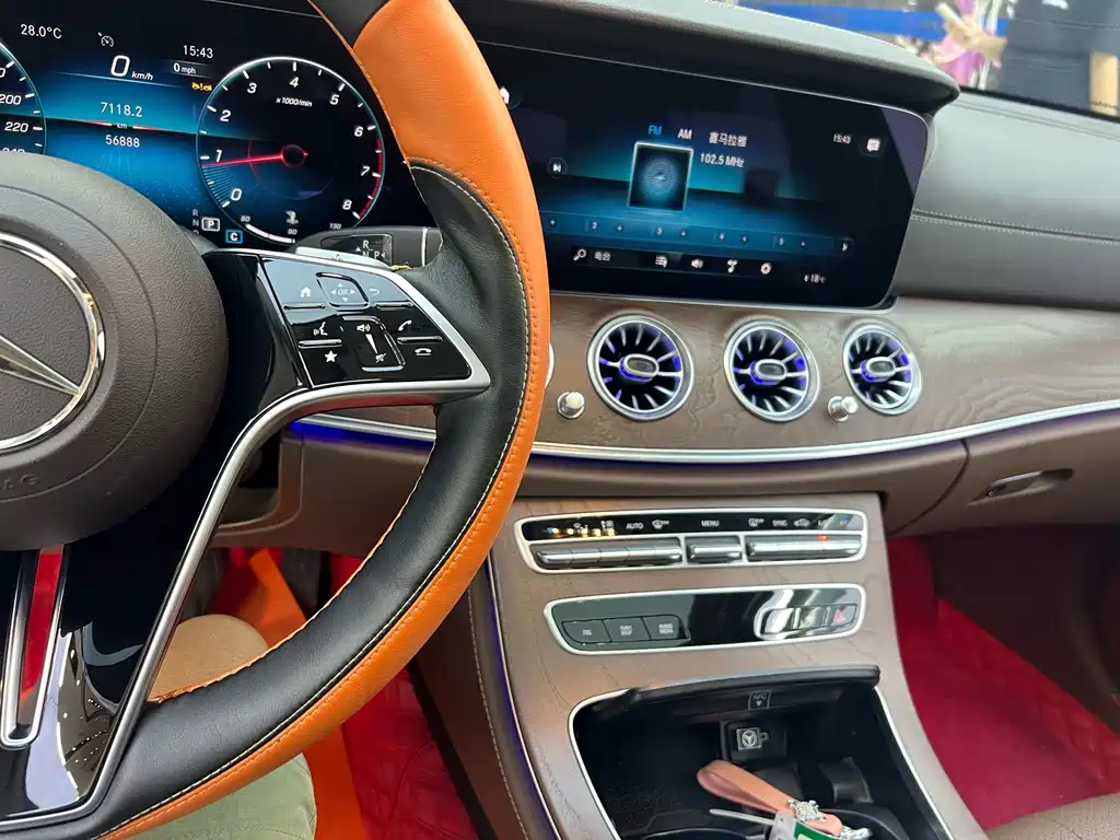 Mercedes-Benz E-Class 2023 — фото 13