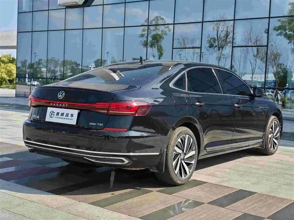 Volkswagen Passat 2025 — фото 20