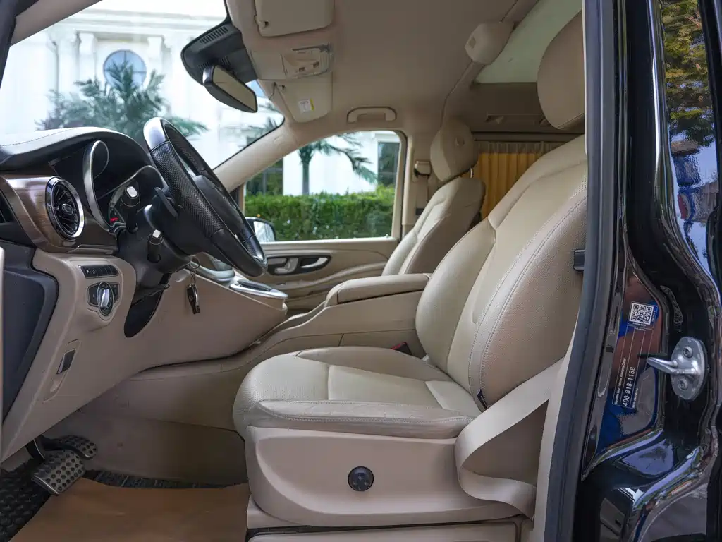 Mercedes-Benz V-Class 2021 — фото 13