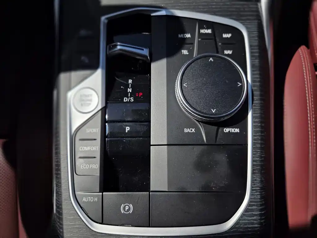 BMW 3 Series 2025 — фото 14