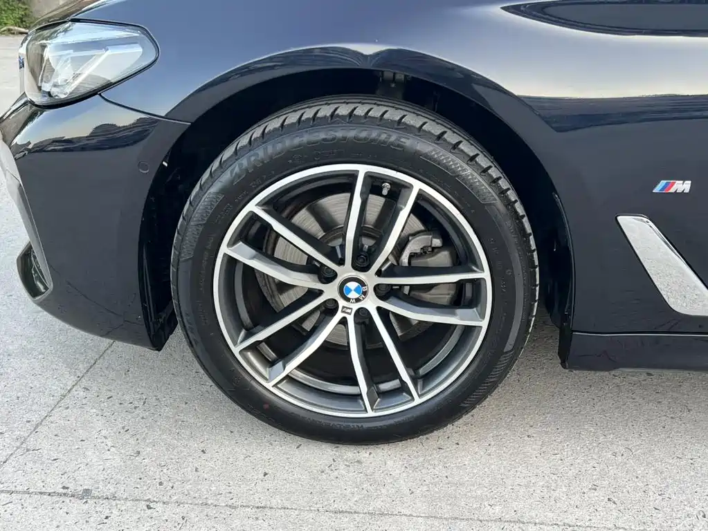 BMW 5 Series 2021 — фото 16