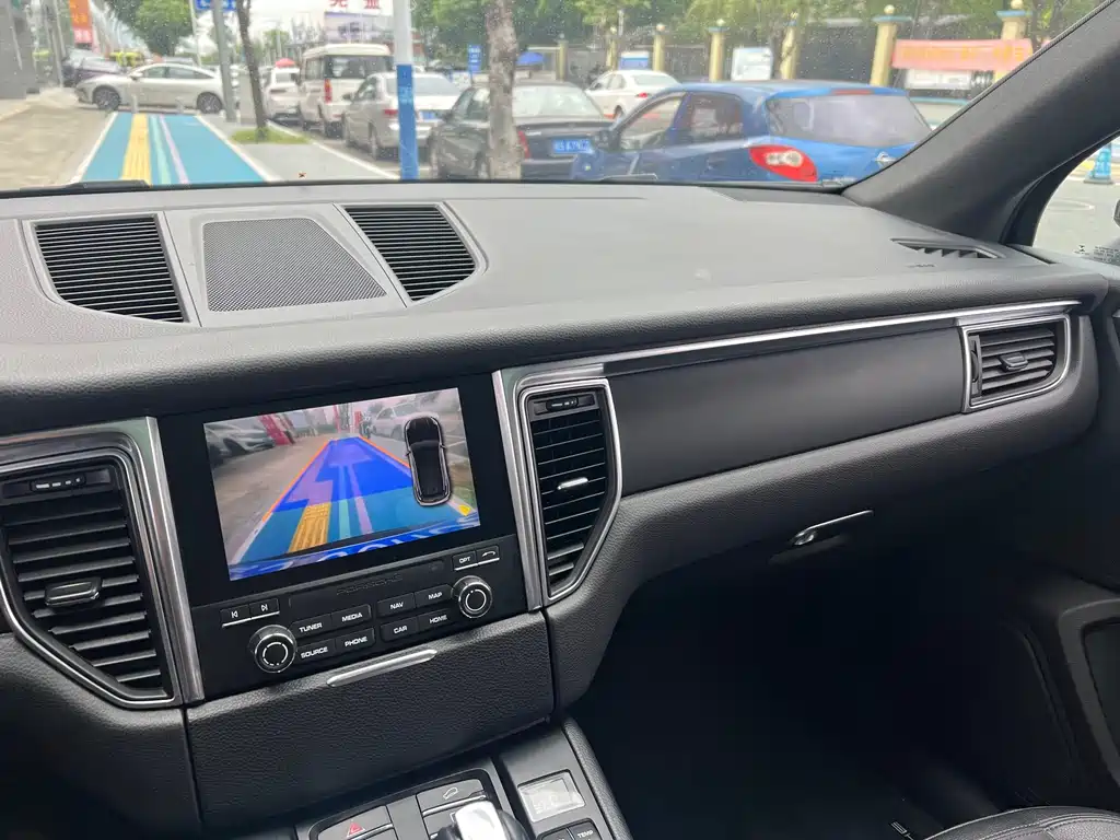 Porsche Macan 2017 — фото 13