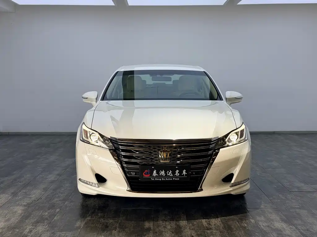 Toyota Crown 2018 — фото 4