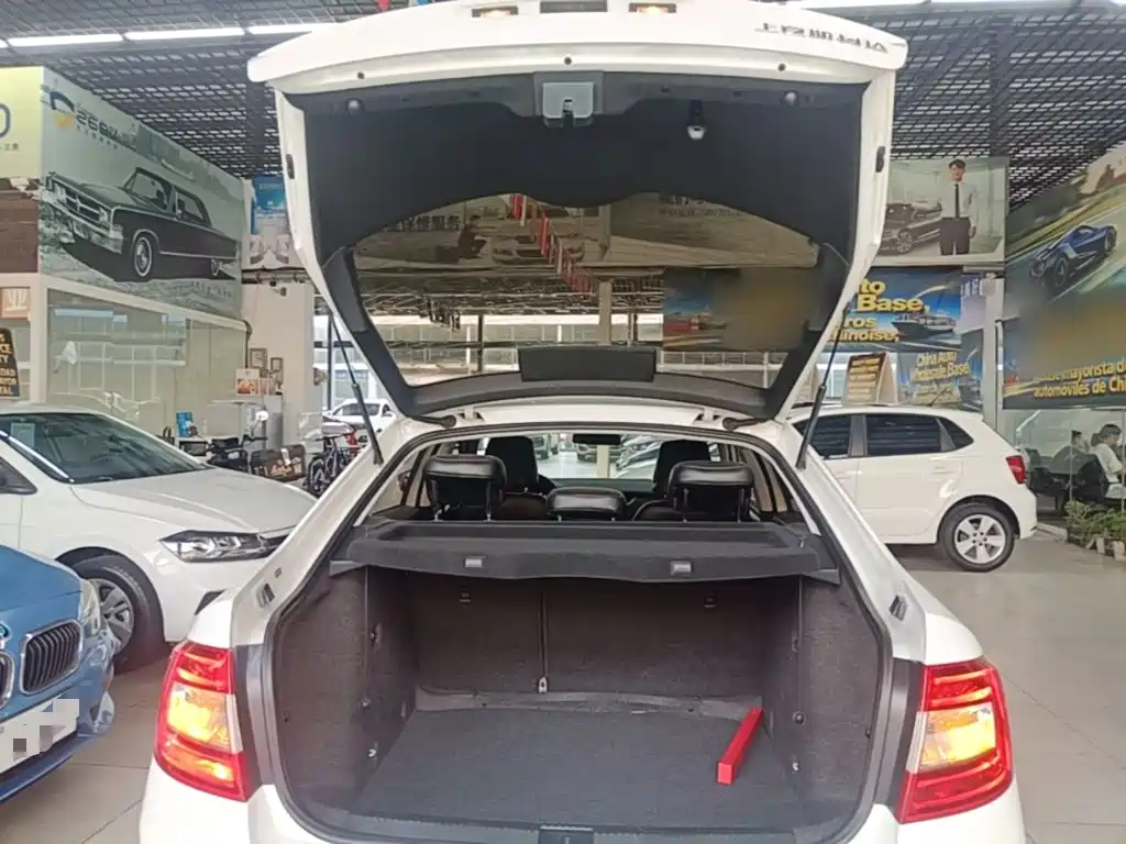 Skoda Octavia 2018 — фото 19