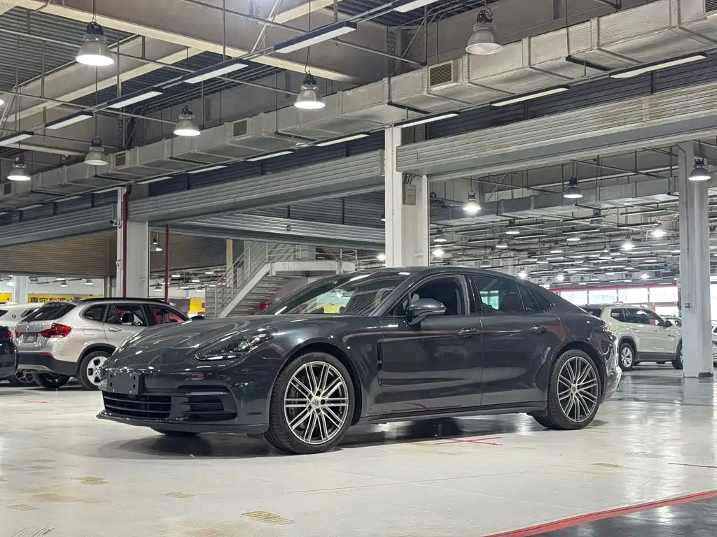 Porsche Panamera 2019 — фото 1