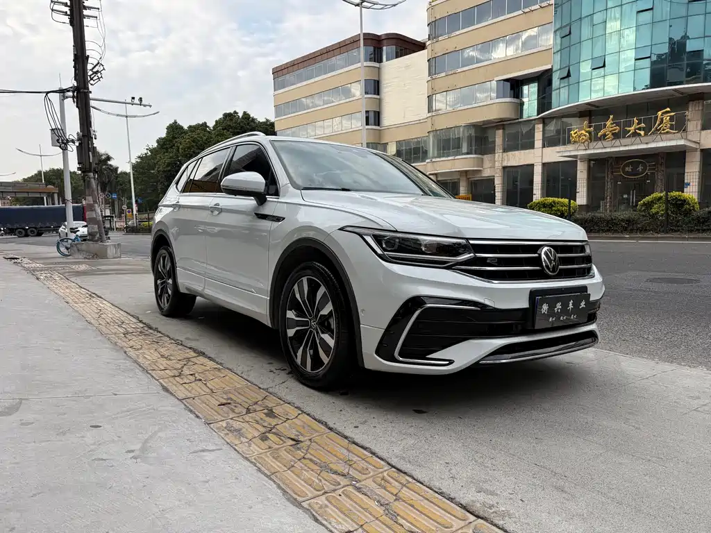 Volkswagen Tiguan L 2023 — фото 3