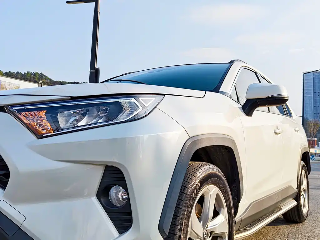Toyota RAV4 2020 — фото 11
