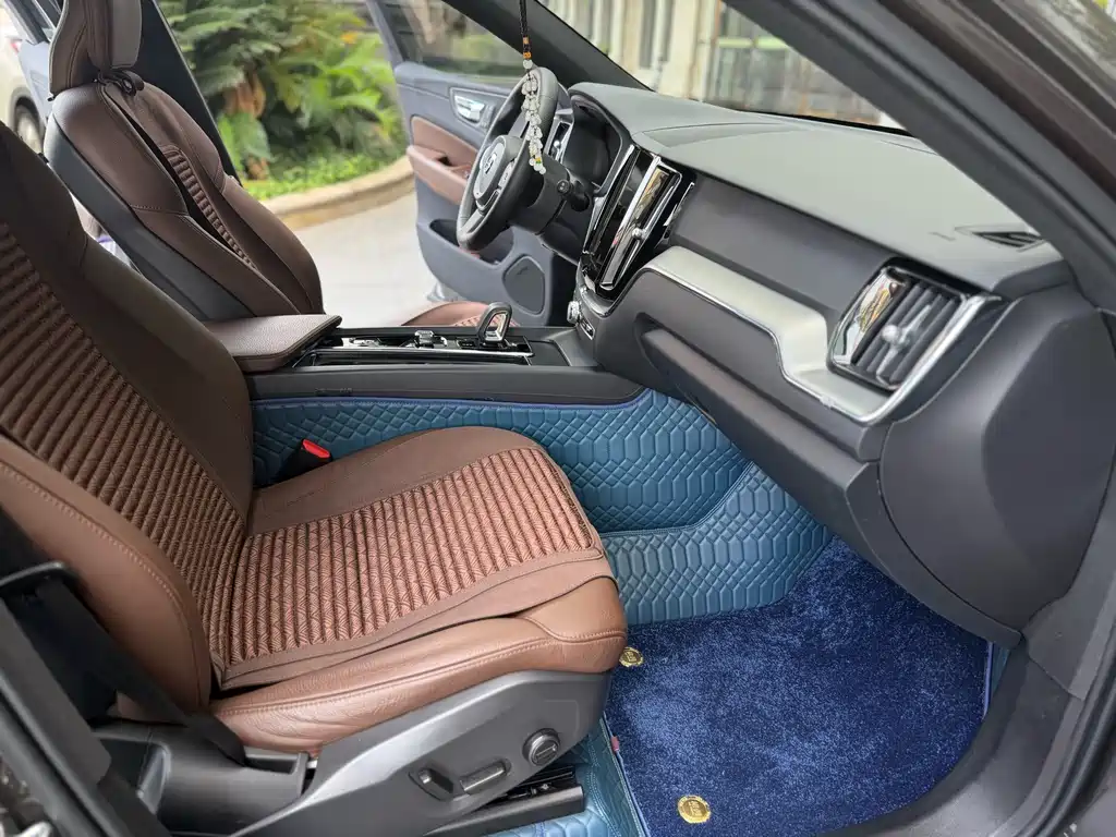 Volvo XC60 2022