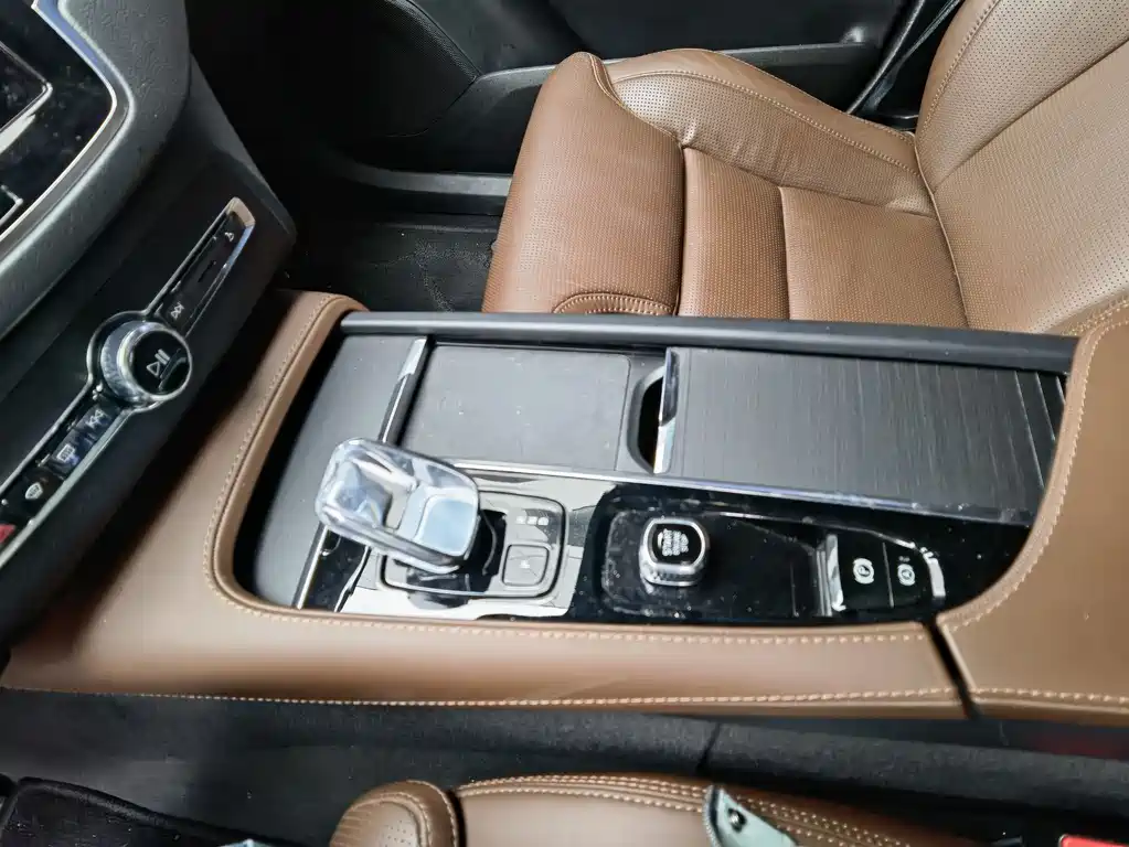 Volvo XC90 2024 — фото 10