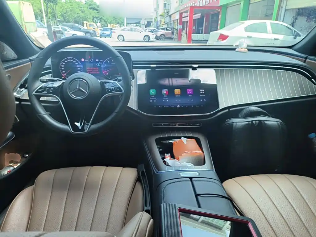 Mercedes-Benz E-Class 2025 — фото 10