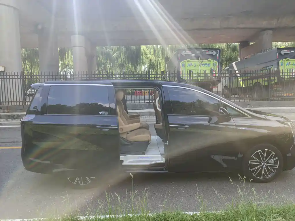 GAC Trumpchi E8 PHEV 2024 — фото 11
