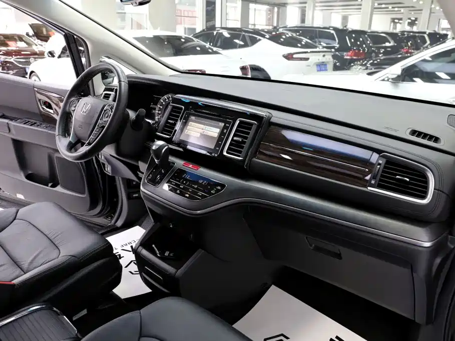 Honda Elysion 2018 — фото 17