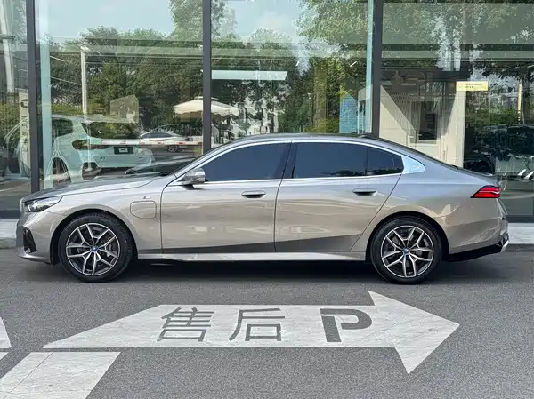 BMW i5 2024