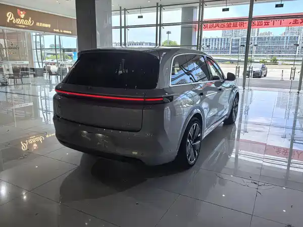 Li Auto L8 2025