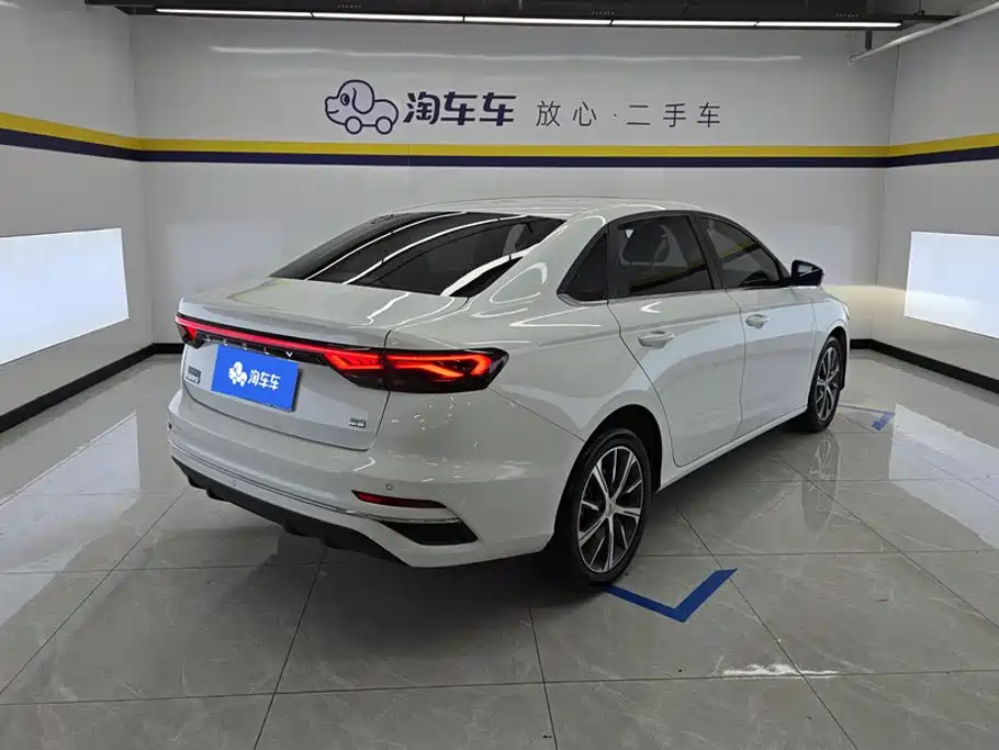 Geely Emgrand 2023