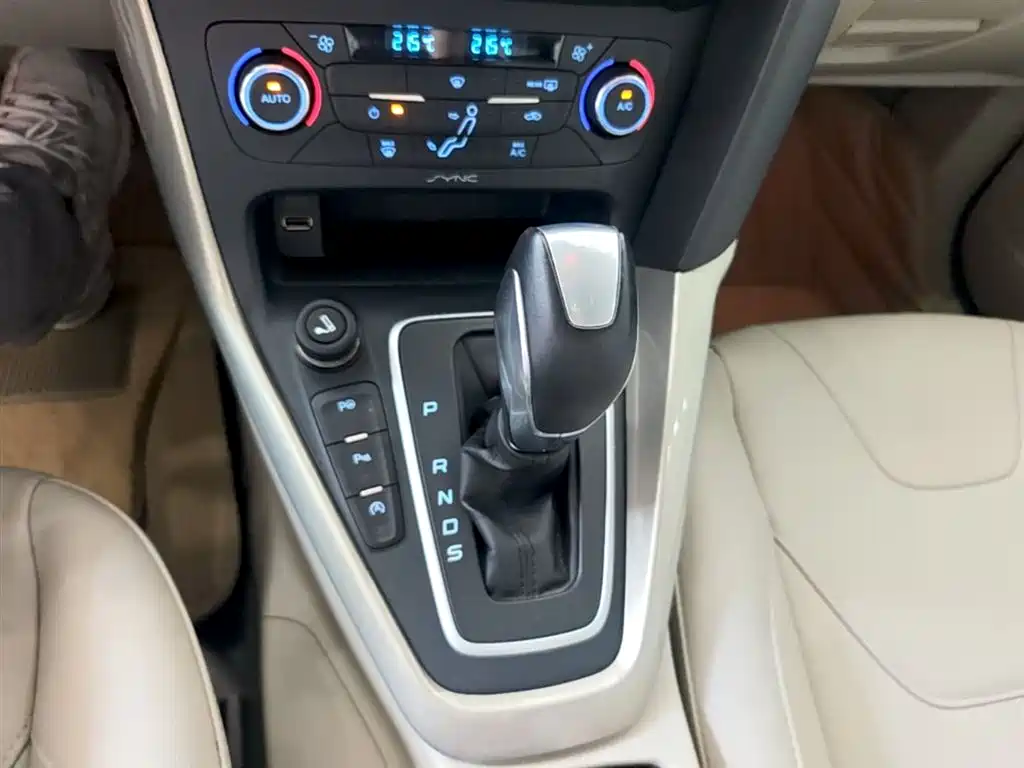 Ford Focus 2015 — фото 14