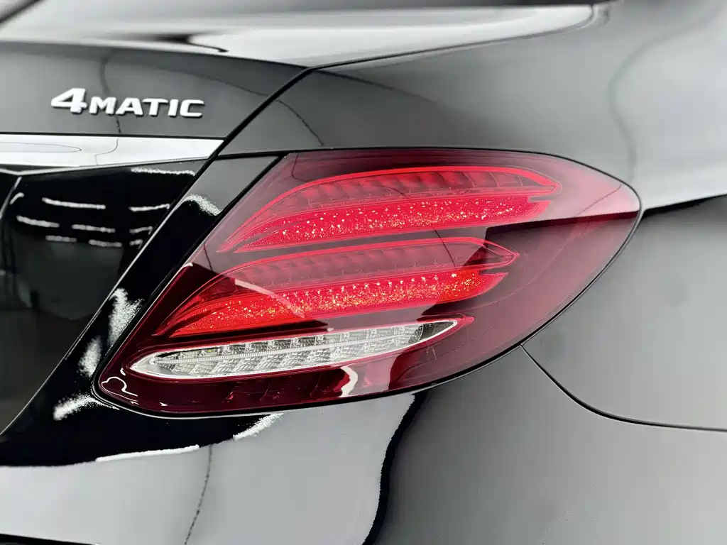 Mercedes-Benz E-Class 2019 — фото 14