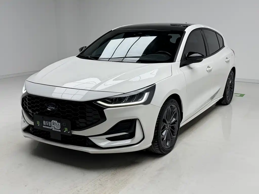 Ford Focus 2023 — фото 1