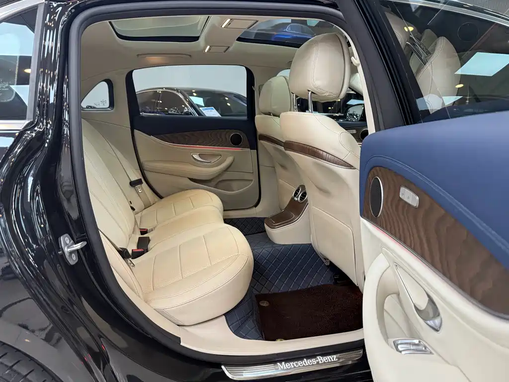 Mercedes-Benz E-Class 2023 — фото 13