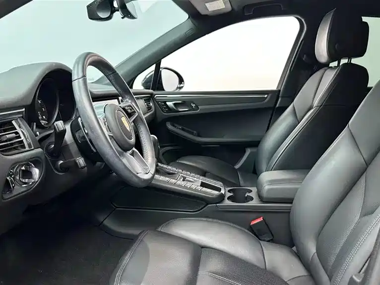 Porsche Macan 2021 — фото 13