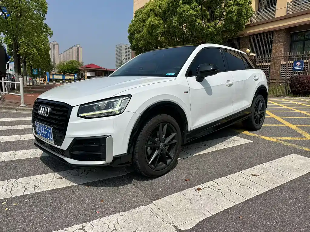 Audi Q2L 2019 — фото 1