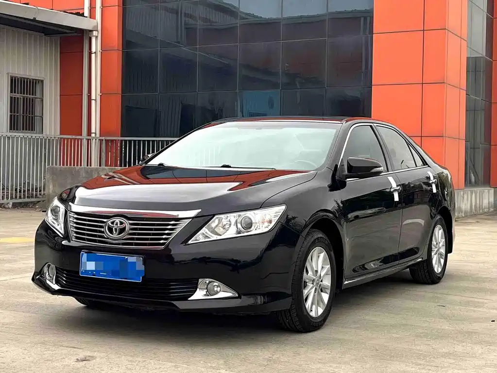 Toyota Camry 2014 — фото 1