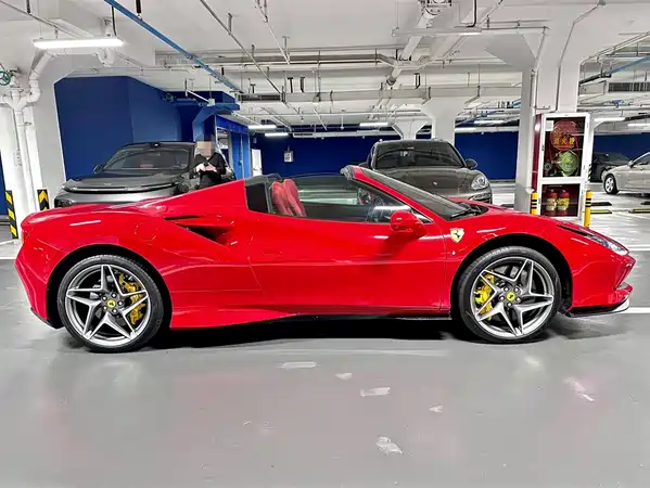 Ferrari F8 2022