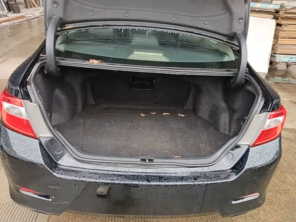 Toyota Camry 2014 — фото 19