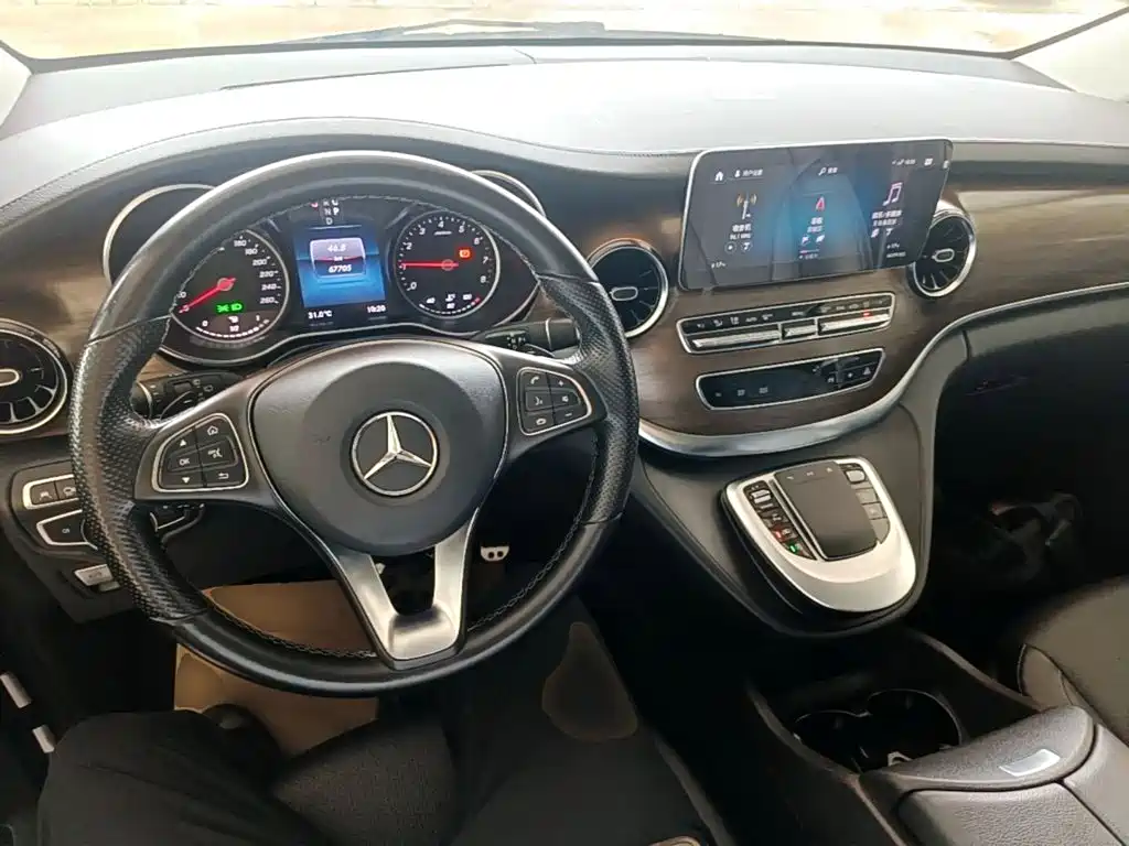 Mercedes-Benz V-Class 2022 — фото 10