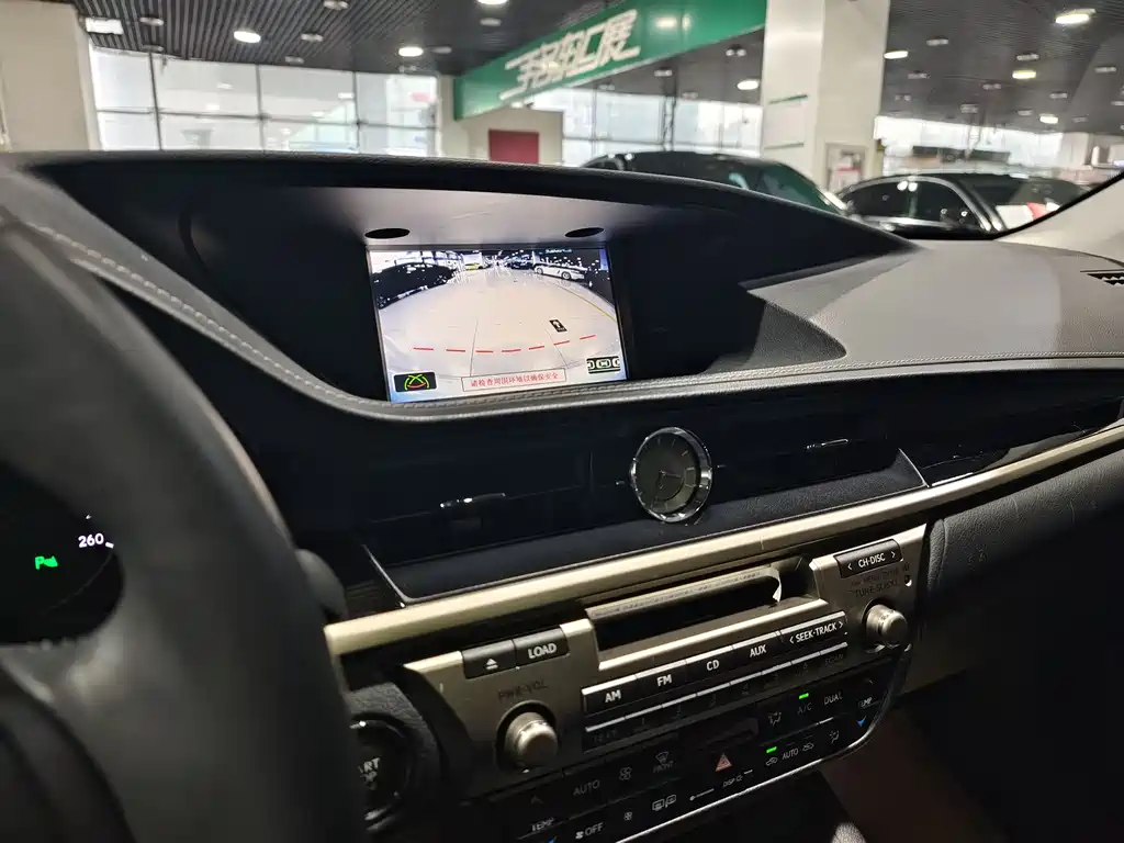 Lexus ES 2014 — фото 12