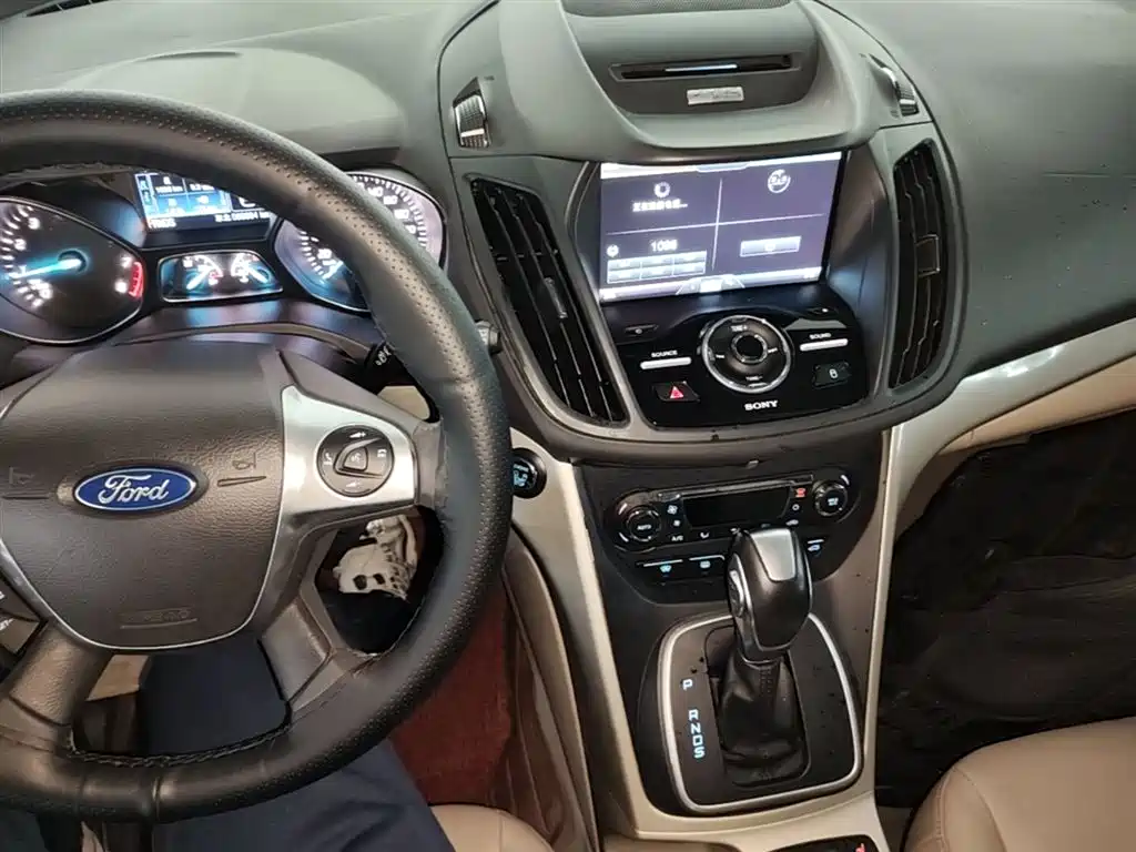 Ford Kuga 2015 — фото 13