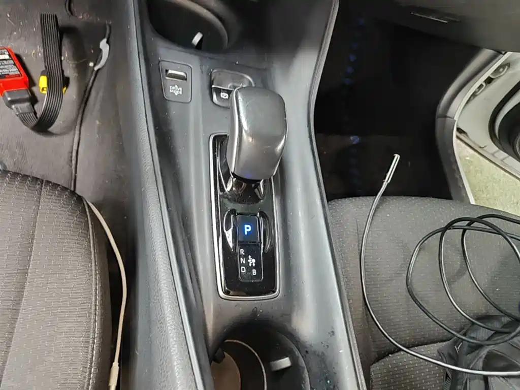 Toyota C-HR EV 2021 — фото 10