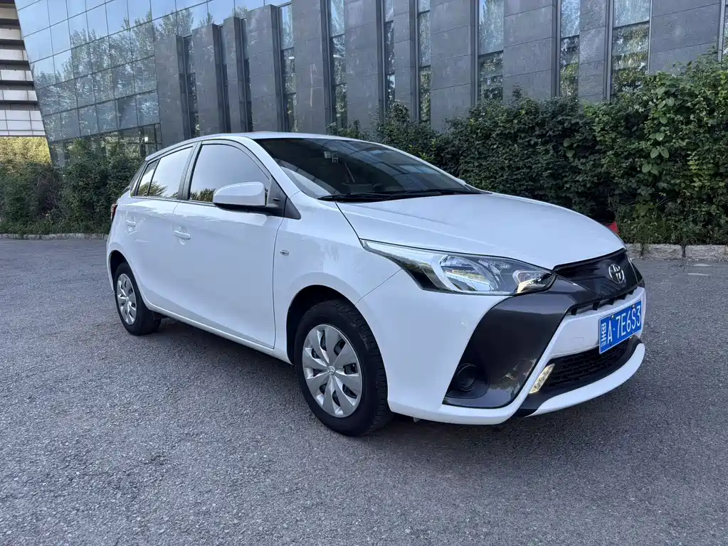 Toyota Yaris L 2023