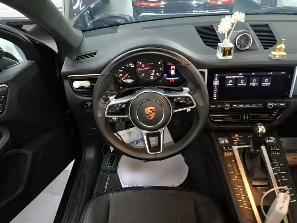 Porsche Macan 2019 — фото 11