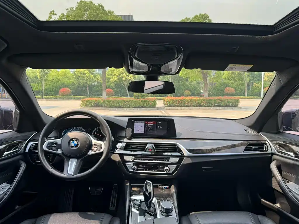 BMW 5 Series 2018 — фото 4