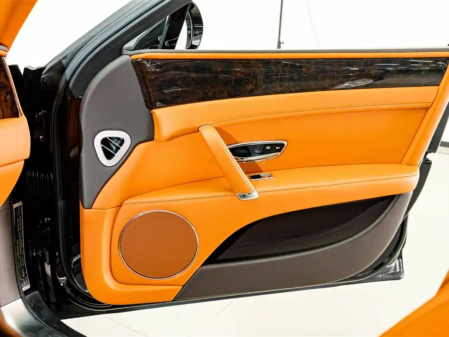 Bentley Flying Spur 2016 — фото 15