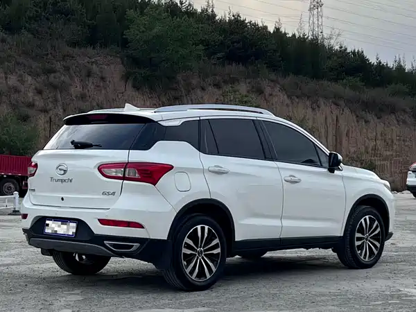 GAC Trumpchi GS4 2015
