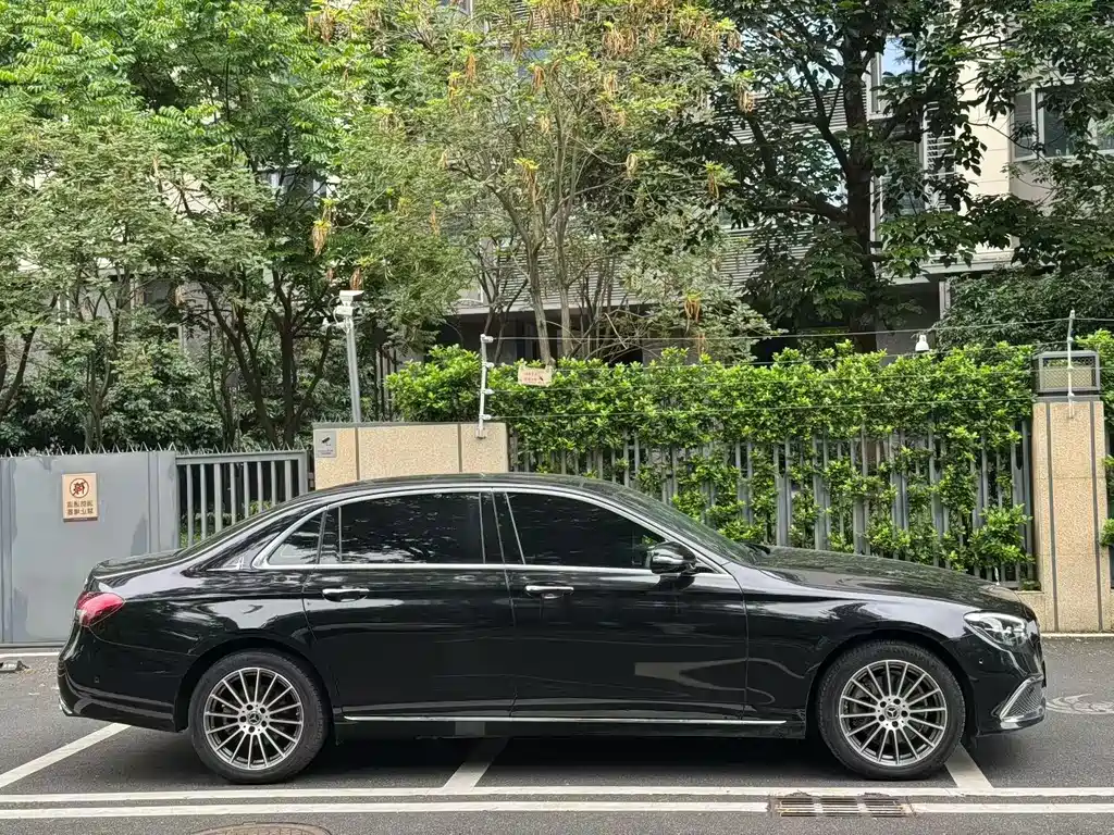 Mercedes-Benz E-Class 2023 — фото 4