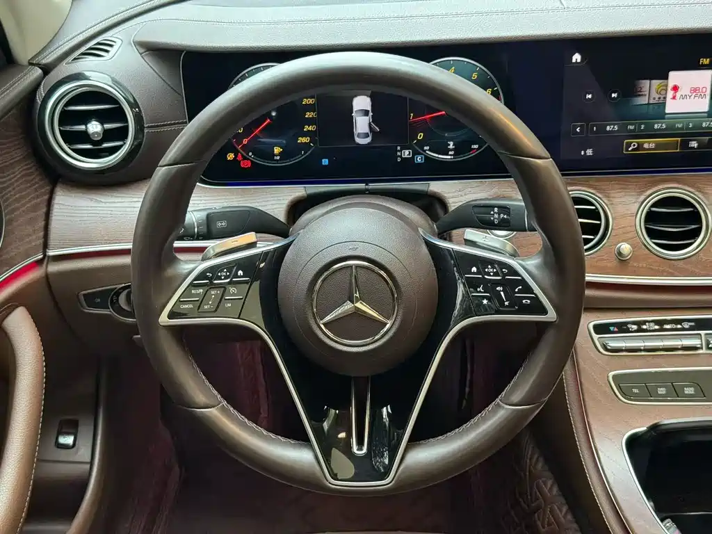 Mercedes-Benz E-Class 2023 — фото 6