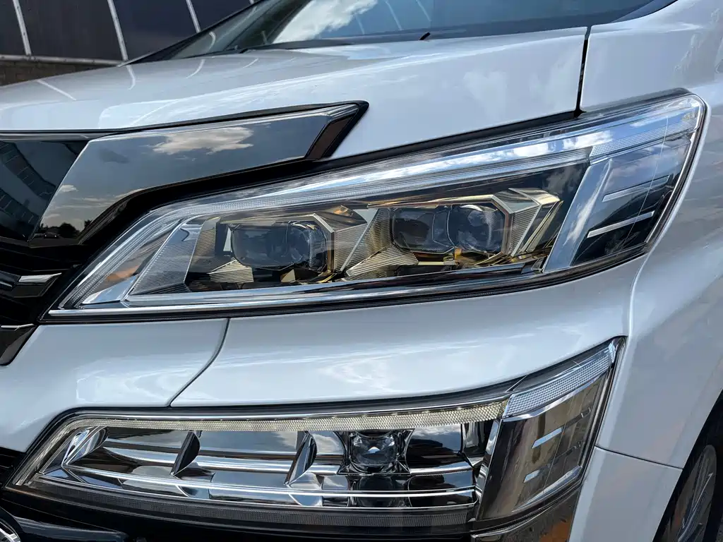 Toyota Vellfire 2023 — фото 30