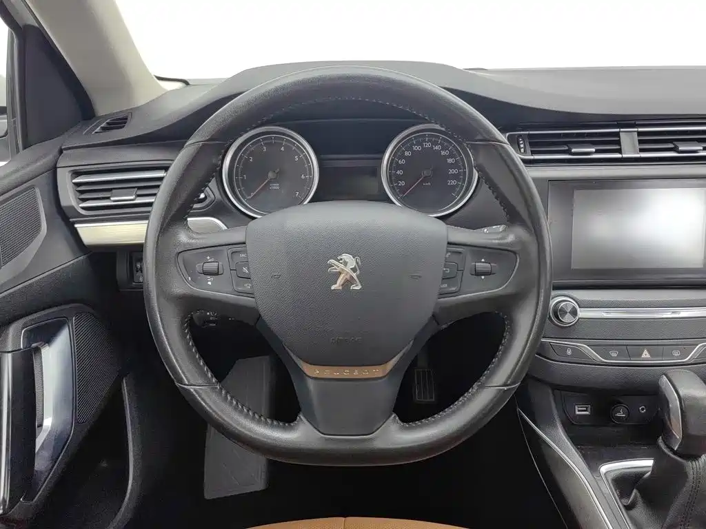 Peugeot 408 2016 — фото 11