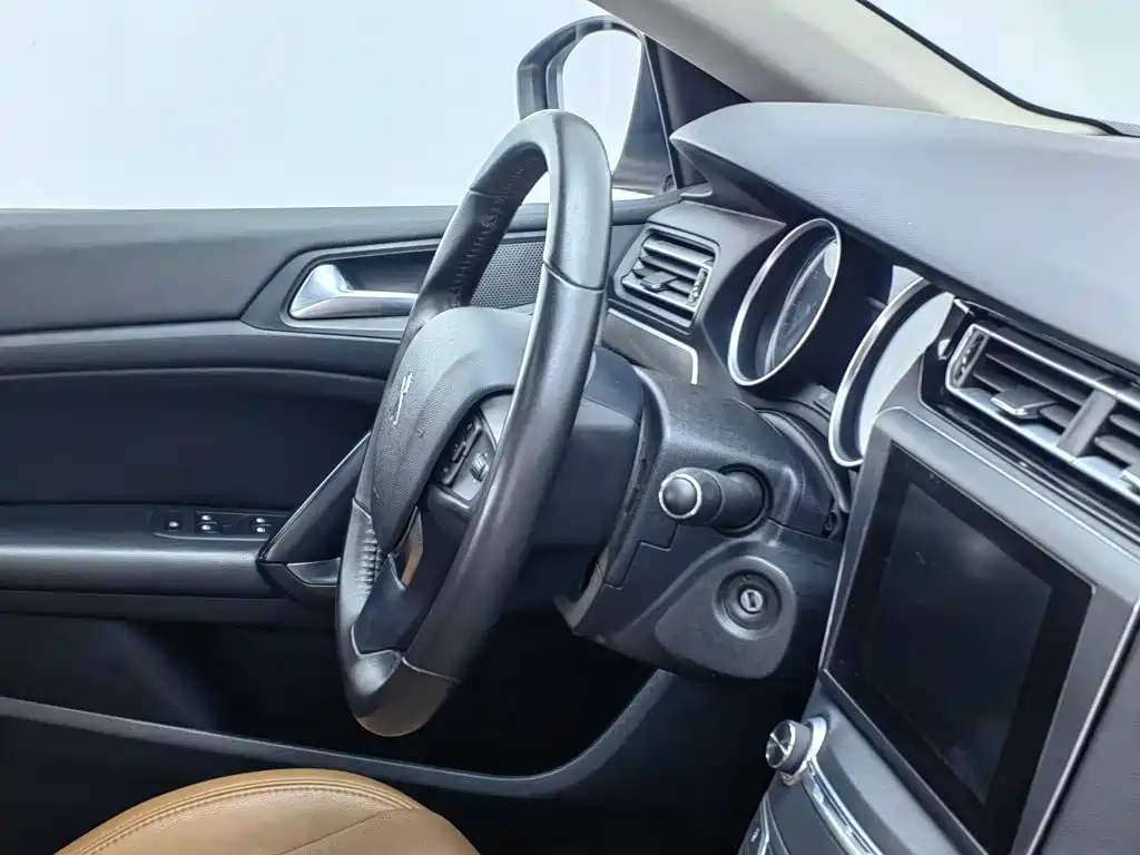 Peugeot 408 2016 — фото 22
