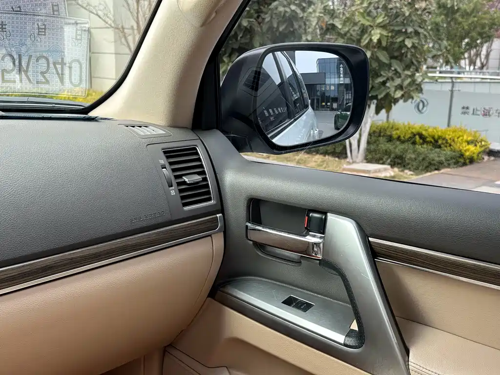 Toyota Land Cruiser 2013 — фото 18