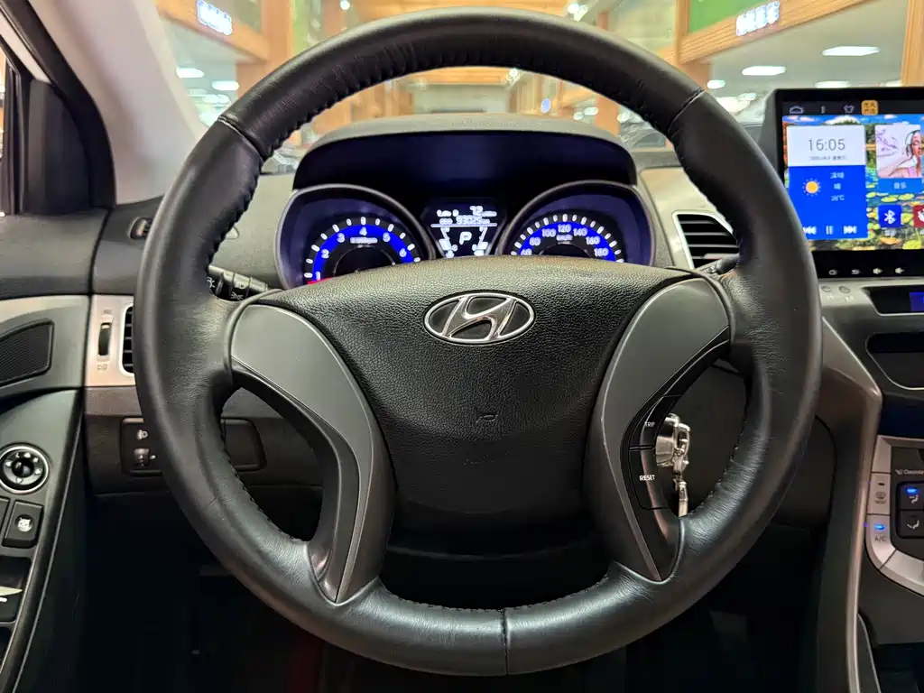 Hyundai Elantra Langdong 2018 — фото 15