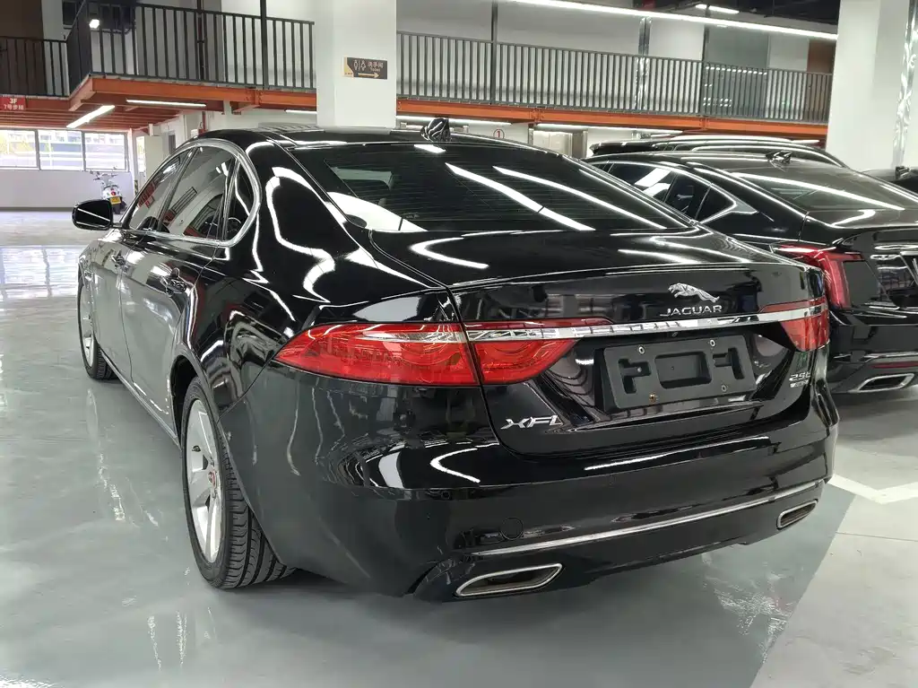 Jaguar XFL 2019 — фото 13
