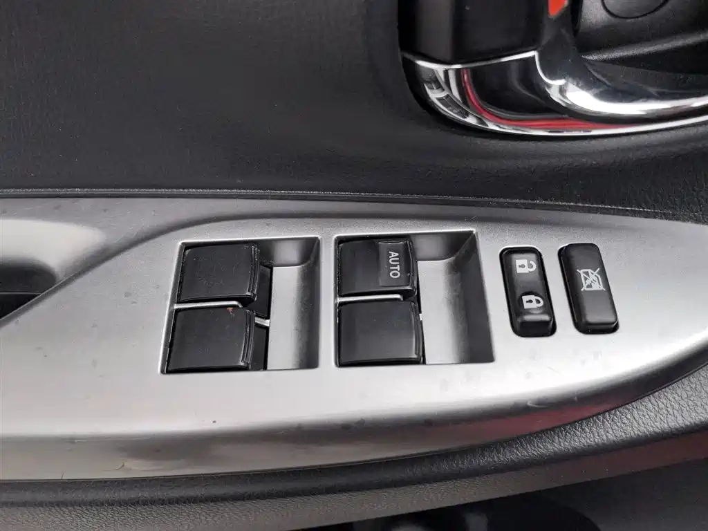 Toyota Yaris L 2015 — фото 9