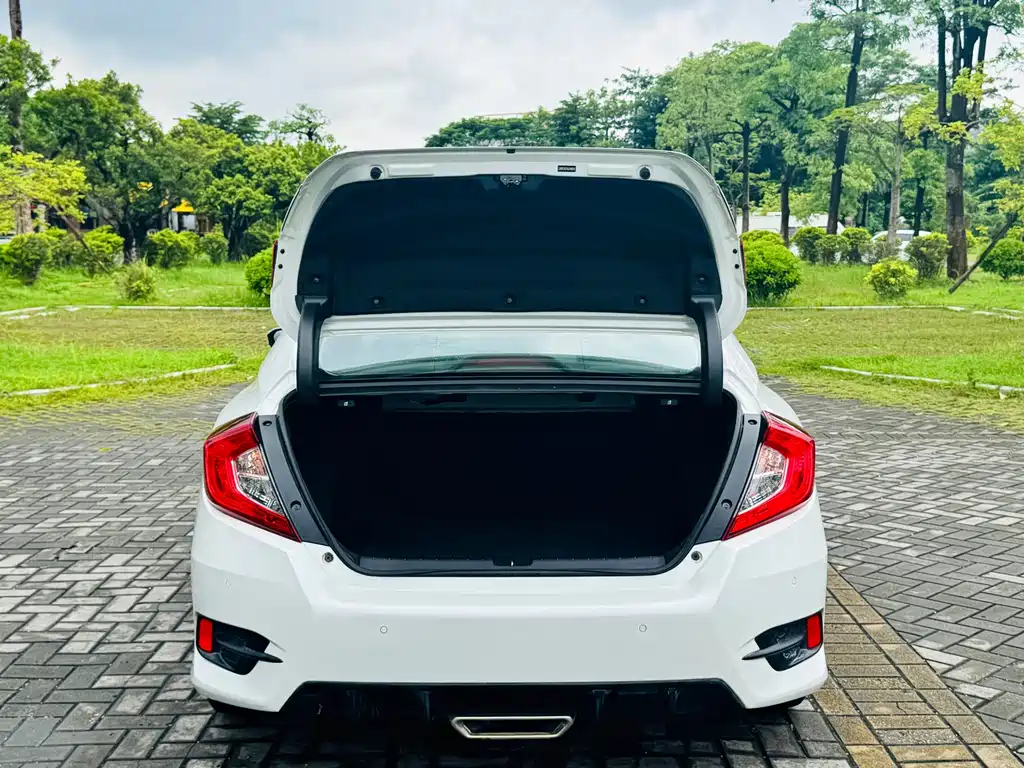 Honda Civic 2020 — фото 16