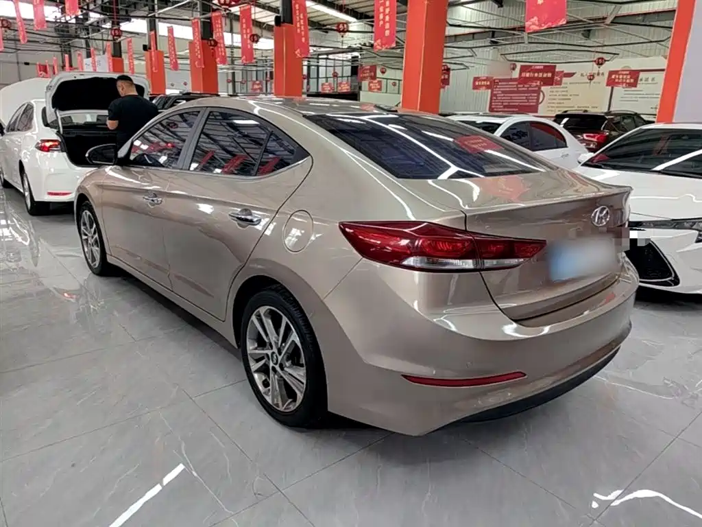 Hyundai Elantra 2016 — фото 5